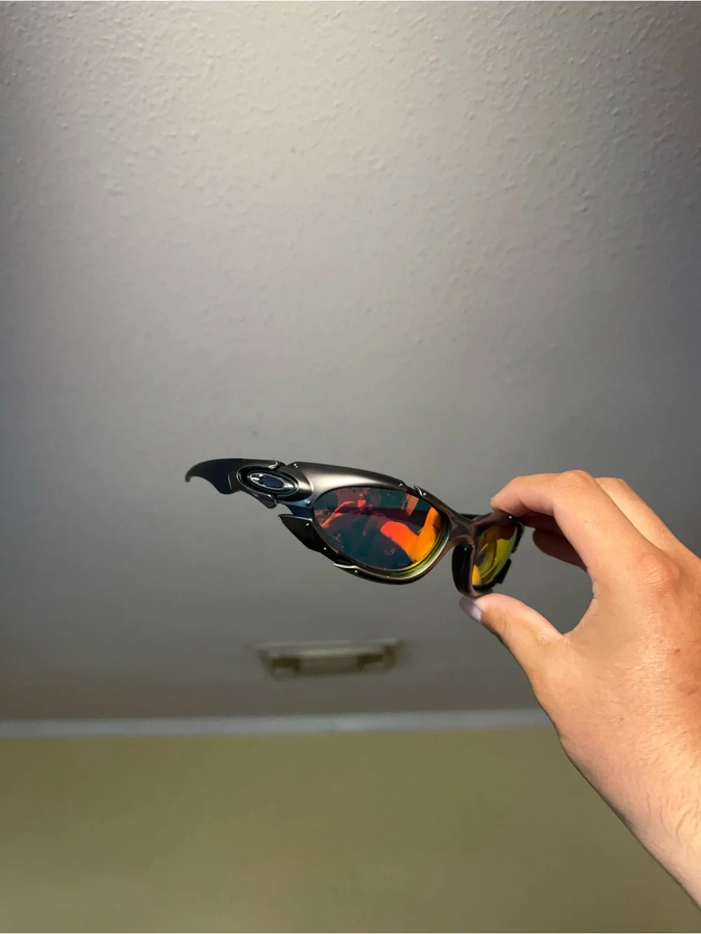 Oakley Men’s Black Frame Sunglasses with Red-Orange Iridium Lenses